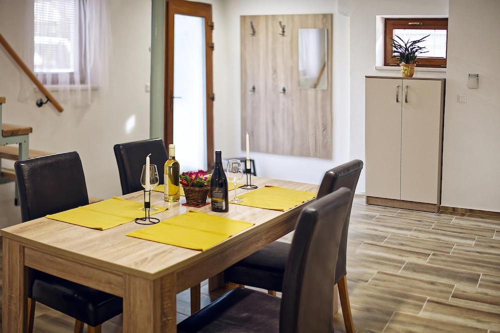 Nice Accommodation In Mikulov Exteriér fotografie